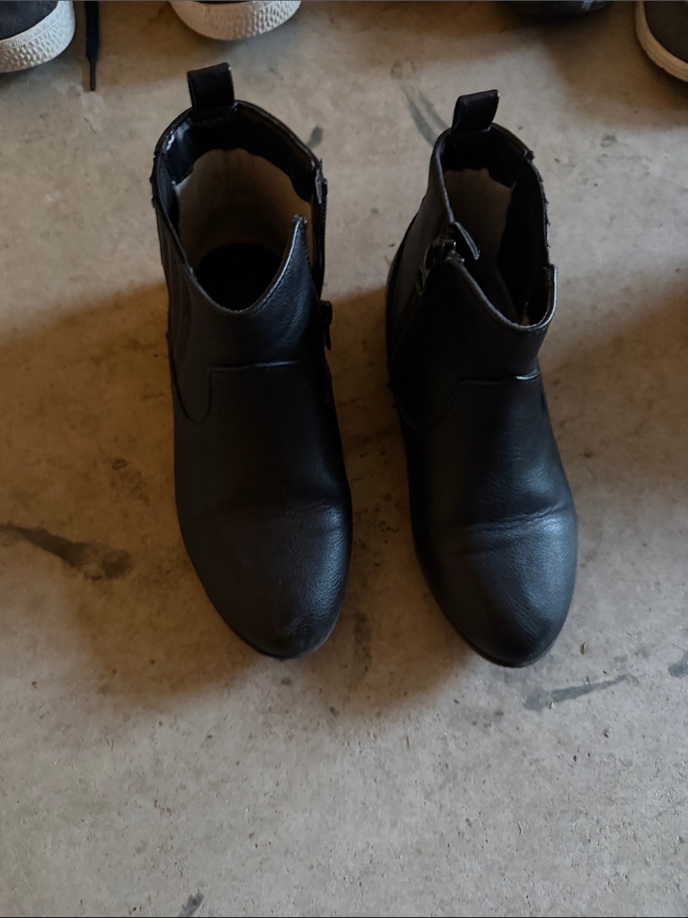 Cat & Jack Black Girl’s Ankle Boots